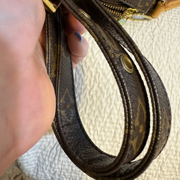 🔥 ✨Louis Vuitton Danube Monogram Crossbody Vintage-AUTHENTIC - Picture 13 of 14